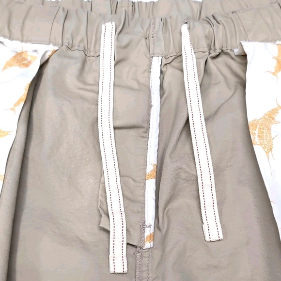 Tommy Bahama Survivor Cargo Shorts Mens Size XXL 2XL Beige‎ Cotton Elastic Waist - Picture 9 of 14